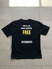 VETEMENTS Limited Edition Free Hugs Spell Out Embroidered Black Tee Shirt XL