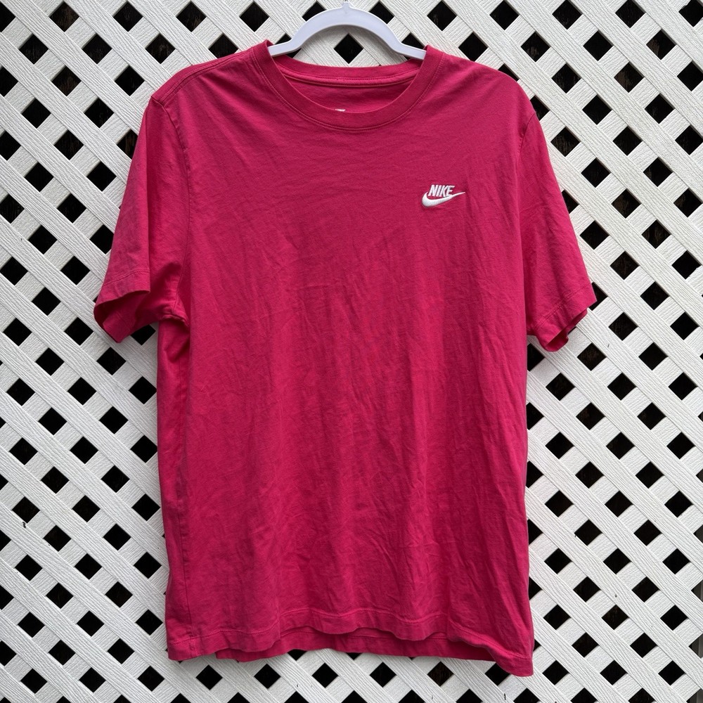 Nike Red T-Shirt White Embroidered Swoosh Size Men’s Large Sportswear