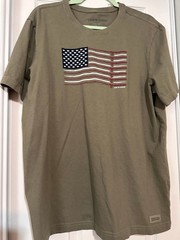 Life Is Good Mens M Green Crusher T-Shirt Patriotic USA Flag Fishing Pole NWOT L