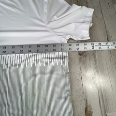 Oakley Tee, white with Green logo. Size Large Regular Fit