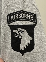 United States Army “101st AIRBORN PROUD PARENT” Gray T Shirt Tee – Sz XXL