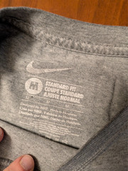 MEN’S TSHIRT: Nike Standard Fit Athletic Cut Gray Gym Shirt Bold Logo MEDIUM M