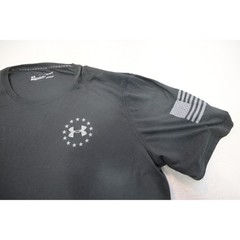 Under Armour T-Shirt Mens Large Black Freedom Flag HeatGear Threadborne EUC