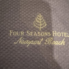 Four Seasons Hotel & Resort Newport Beach Logo Sweatshirt Adult Medium Vintage