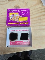 HAPPINESS IS A PAIR OF WARM BELLY BUTTONS FUNNY GIFT