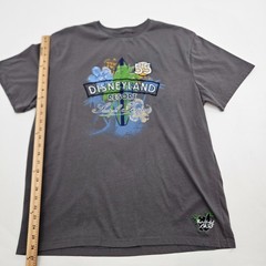Disneyland Resort Embroidered Surf Team Men’s Shirt Size large Gray Short Sleeve
