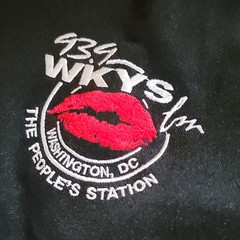 WKYS 93.9 Men’s Black Graphic V-Neck Short Sleeve T-Shirt 3XL Big & Tall