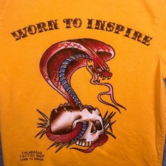 Valabasas Vintage Worn To Inspire Cobra Skull Tattoo Shop Yellow T-Shirt Small