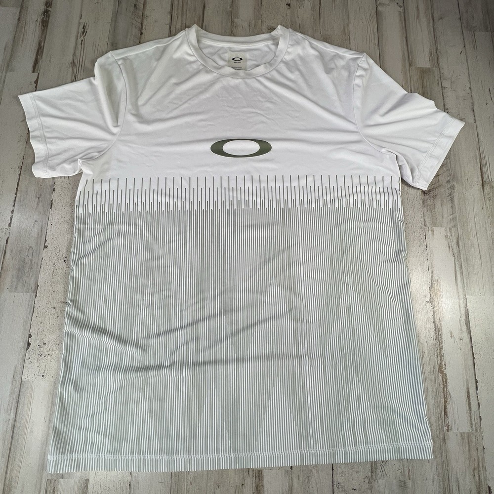 Oakley Tee, white with Green logo. Size Large Regular Fit