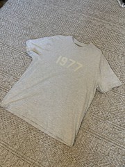 Fear of God Essentials T-Shirt Light Oatmeal Size L 100% Authentic 1977