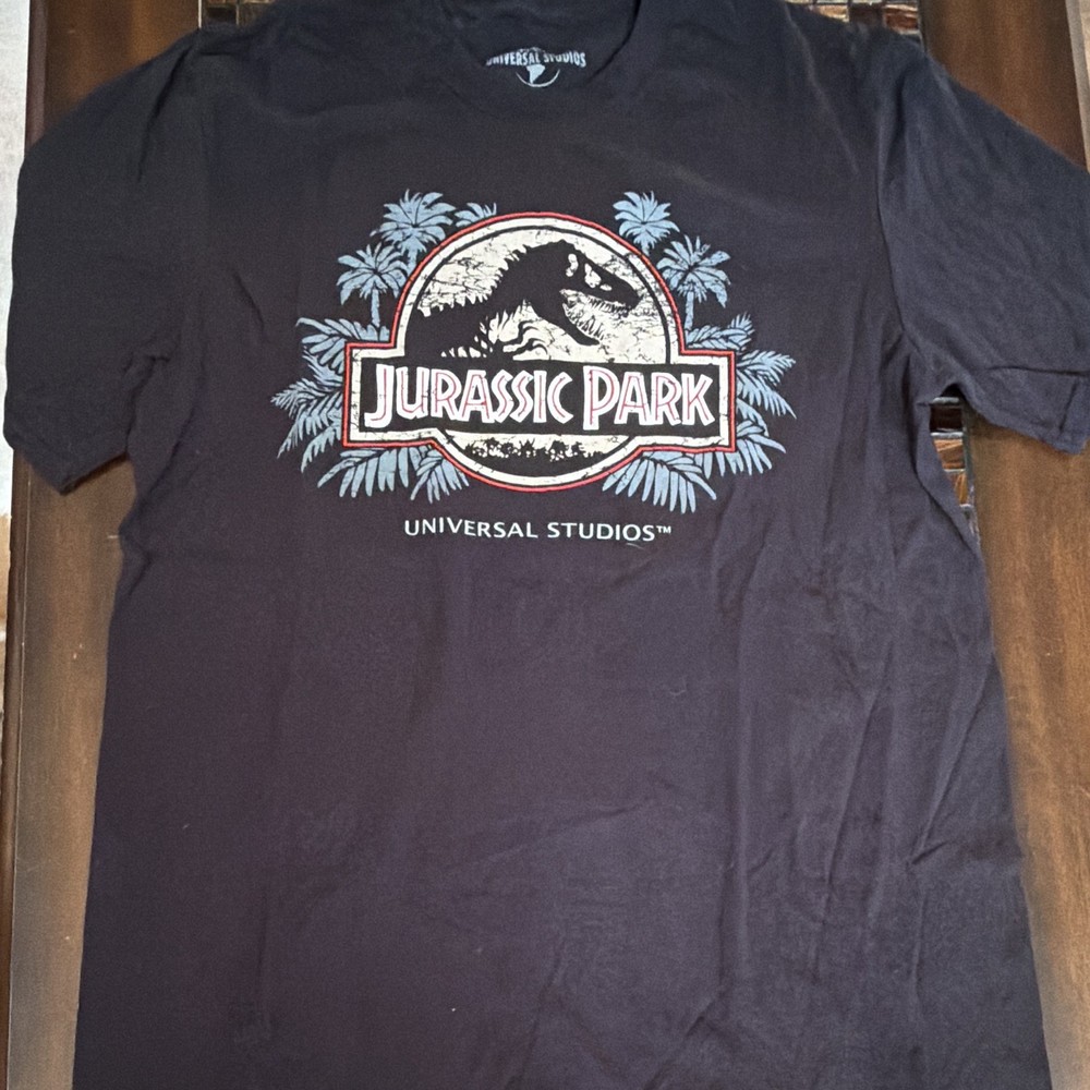 Universal Studios Jurassic Park T-Shirt Medium