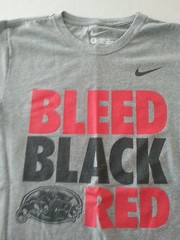NIKE MENS GRAY SHORT SLEEVE COTTON SMALL S BLEED BLACK AND RED PANTHERS