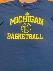 ADIDAS Michigan Wolverines Basketball NCAA The Go-To Tee SZ 2XL-NWOT