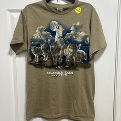 Tan Alaska Zoo Six Pack T-shirt. Size Medium Men’s. Wolf Graphic