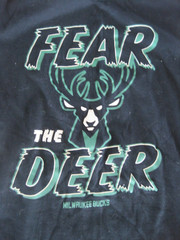 Men’s Small Fear The Deer Milwaukee Bucks T Shirt EUC