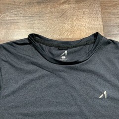 Alive Athletic Shirt Men’s Medium Gray qwick-dry Lightweight Short Sleeve