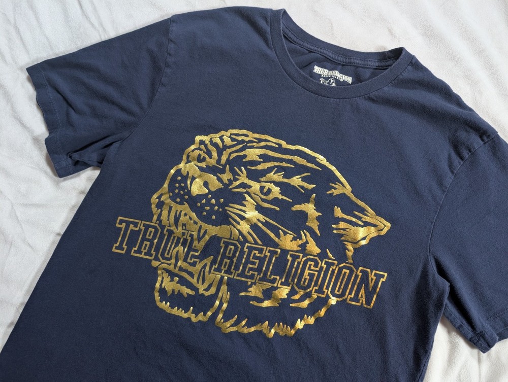 True Religion Men’s T-Shirt Tiger Tattoo Metallic Gold Foil Logo Tee Medium Blue