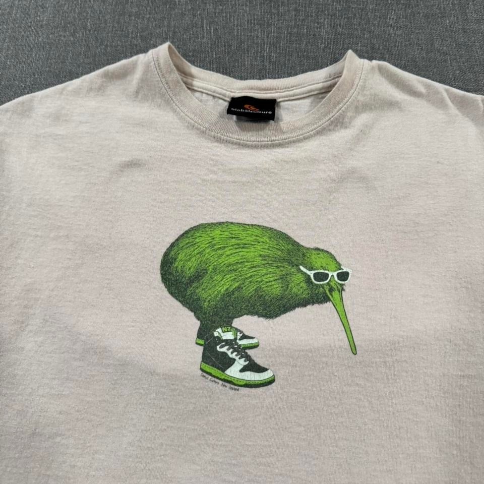 Vintage Y2K Global Culture T-shirt New Zealand Kiwi Bird Pink Mens Medium