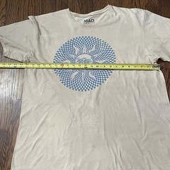 Celestial sun graphic T-shirt mad engine adult Size Large Neutral/blue Checkered