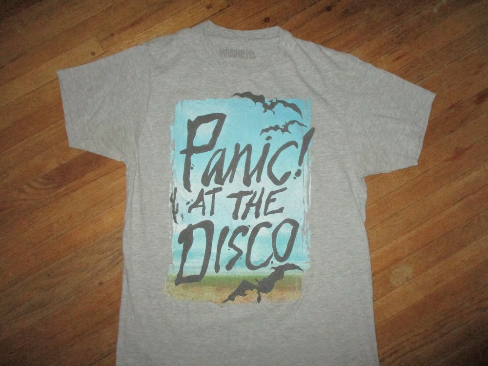 PANIC AT DISCO T SHIRT Fear Loathing Ralph Steadman Style Art Las Vegas Bats MED