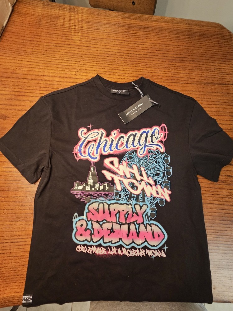 Supply & Demand Chicago Graphic Print Logo Crew Neck Tee Mens Black S