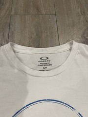 Oakley Men’s Small Long Sleeve T-Shirt White Blue Surf Outdoor Skateboard Beach