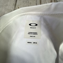 Oakley Tee, white with Green logo. Size Large Regular Fit
