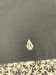 Volcom Summerside Crew Neck T-shirt Black Chest Panel Design Mens Size Large NEW