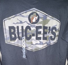 Buc-ee’s Long Sleeve T-Shirt Men’s Small Black Camo Logo Graphic Tee NWT