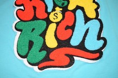 OUTRANK SNEAKER T-SHIRT RICH RICH EMBROIDERED MENS BLUE LARGE L MONEY CASH RARE