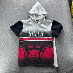 NBA Shirt Mens L Red Chicago Bulls Graphic Hooded V-Neck Cotton Tee Short Sleeve