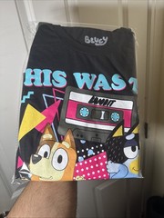 Bluey This Was The 80’s Man Bandit & Chilli Black Tee | Size L | NWT