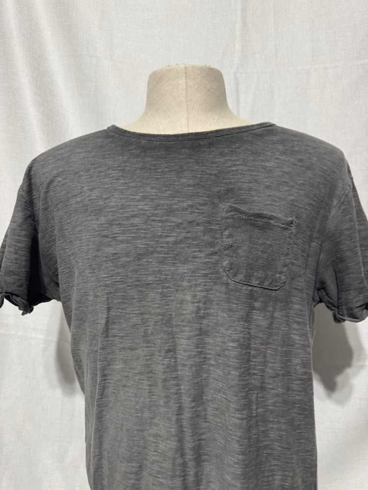 Carbon Tshirt Distressed Gray Longer Length Chest Pocket Men’s Medium