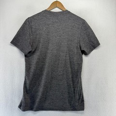 Gymshark Arrival Shirt men’s Medium gray Lightweight Workout Gym Lifting Laid