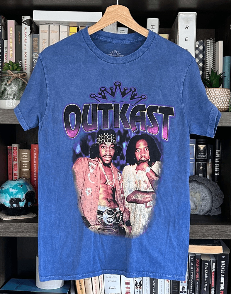 NWOT Outkast Mineral Wash Blue Short Sleeve Graphic Tee Unisex Small