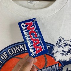 Vintage UCONN Huskies Shirt XL White 1999 NCAA Champions NOS Starter Deadstock
