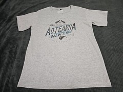 Wild Kiwi NEW Made For Adventure AOTEAROA NEW Zealand Light Gray TShirt SZ S