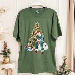 Spectra USA Apparel Men T-Shirt Size L Tired Santa Christmas Graphic Print Green