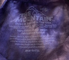 2 The Mountain T-Shirts Tami Alba -Wolves & Bergamo -Against All Odds Bison Sz S