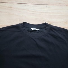 Uniqlo U Shirt Mens Medium Black AIRism Cotton Polyester Relaxed Basic Tee