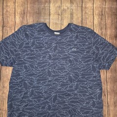 Greg Norman T-Shirt Mens 3XL Navy Scattered Shark Print Golf Dadcore Coastal