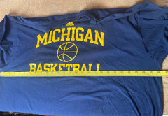 ADIDAS Michigan Wolverines Basketball NCAA The Go-To Tee SZ 2XL-NWOT