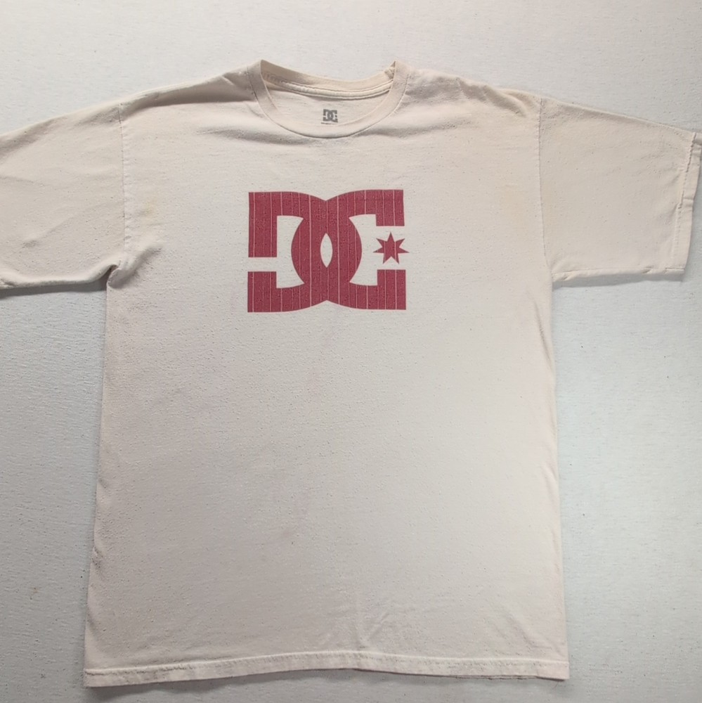 DC Shoes T Shirt Mens Medium Cream Off White Red Big Logo Graphic Skate Skater