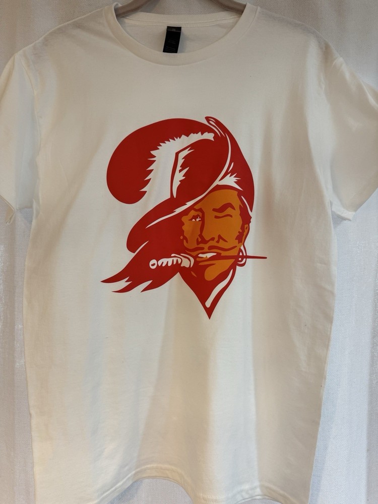 Tampa Bay Buccaneers Bucco Bruce Vintage Design T-shirt. Small