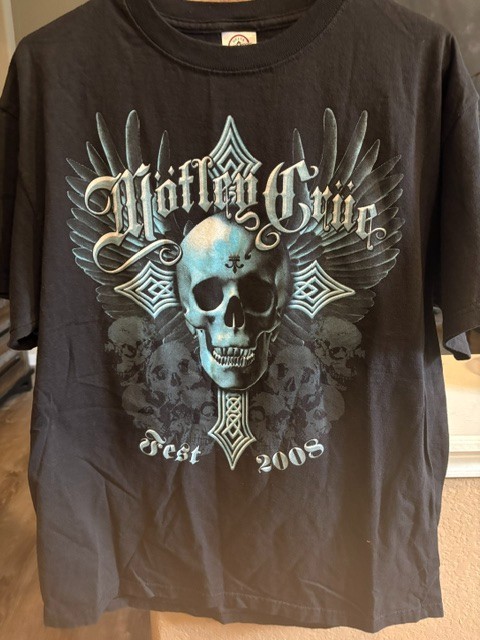 Used vintage concert t-shirt. Shirts fits like M/L.