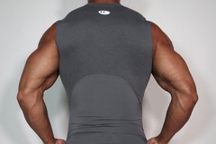 MEN’S SLEEVELESS GRAY COMPRESSION SHIRT SIZE LARGE