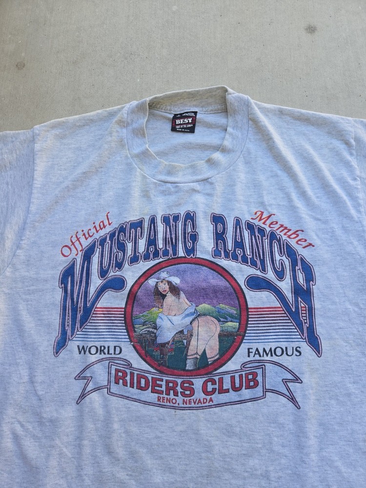 Vintage 90s Single Stitch Mustang Ranch Brothel Pinup T-shirt Nevada Size L