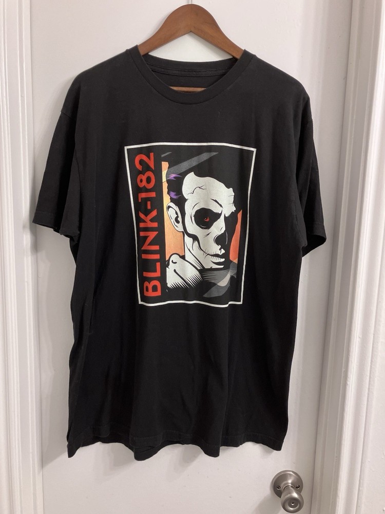 Blink-182 2017 Tour T-Shirt Black Skull Graphic Band Tee Tagless