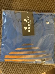 Oakley Vault Exclusive Blue Cotton Regular Fit Graphic Logo Tee Men’s L