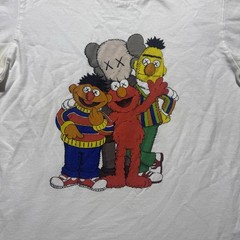 Uniqlo Shirt Adult Small Kaws Sesame Street Elmo Bert Ernie Graphic Crew Neck